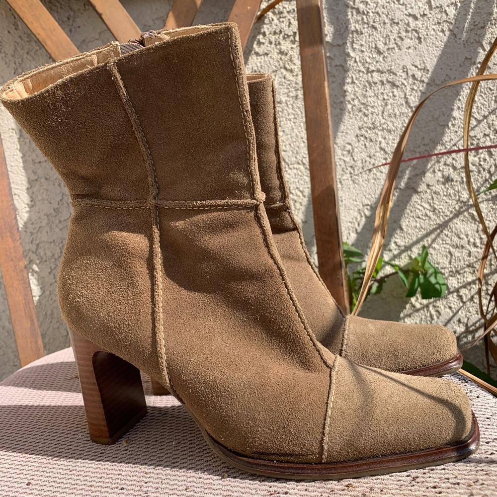 Suede wooden heeled boots.